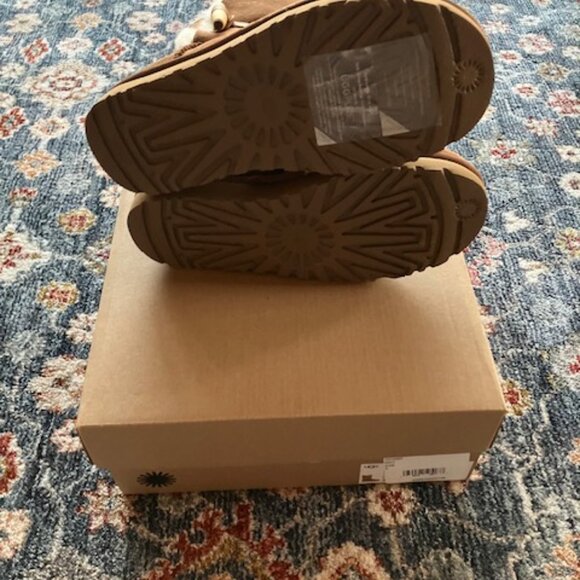 Ugg KeelyBoot - Picture 4 of 4